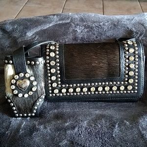 American West crossover with sm. Pouch